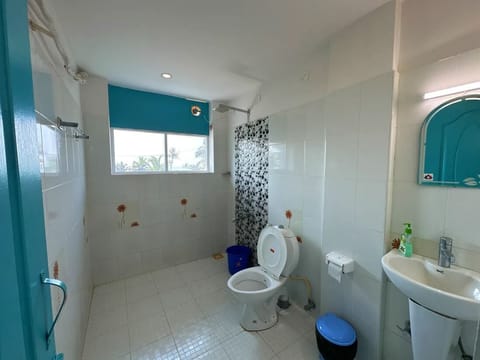 AC Superior Double Room with Balcony and Sea View | Bathroom