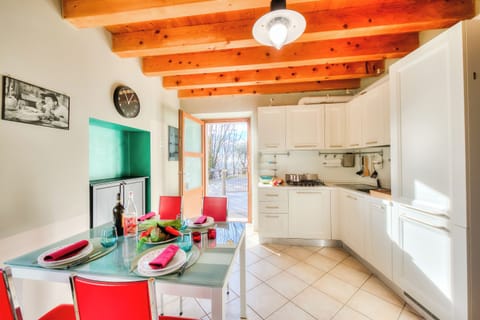 Family House, 3 Bedrooms, 2 Bathrooms, Mountainside (Faby House On Hilly Area & Lake View) | Private kitchen | Fridge, microwave, oven, stovetop