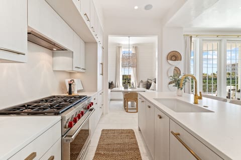 Room (E-Row House 11) | Private kitchen