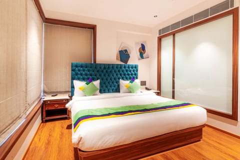 Premium Double Room | In-room safe, desk, soundproofing, iron/ironing board