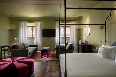 Deluxe Suite | Premium bedding, minibar, in-room safe, individually decorated