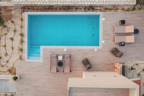 The 36 sq m pool with steps ( no ladder)