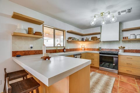 House (4 Bedrooms) | Private kitchen | Microwave, oven, stovetop, dishwasher