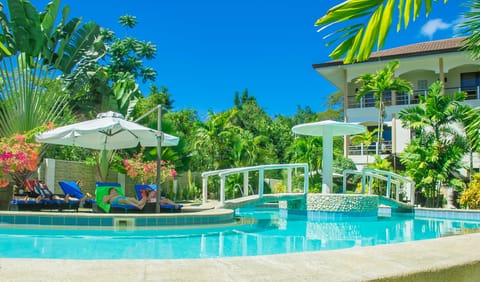 Outdoor pool, sun loungers