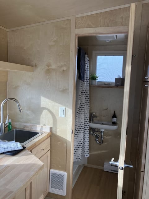 Roam20On20Bathroom202