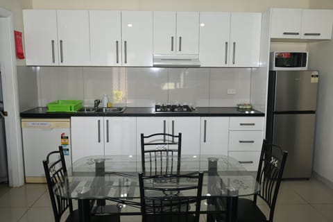 Executive Apartment | Private kitchen | Fridge, microwave, stovetop, rice cooker