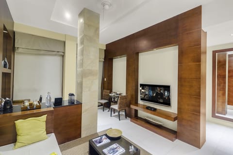 Deluxe Room | Living area | Flat-screen TV