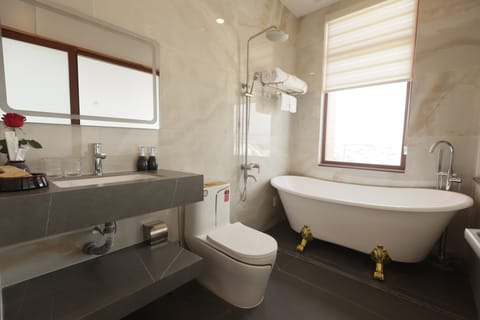 Panoramic Triple Room | Bathroom | Shower, rainfall showerhead, designer toiletries, hair dryer