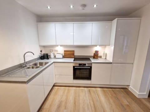 Perfect for home cooked meals or take-aways from Deliveroo :)