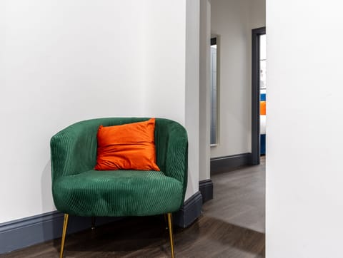 Apartment | Living area | Flat-screen TV