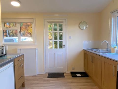 Chalet | Private kitchen | Fridge, microwave, oven, stovetop