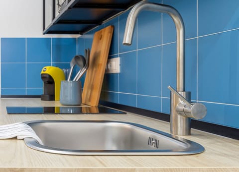 Classic Room | Private kitchen | Fridge, stovetop, coffee/tea maker, cookware/dishes/utensils