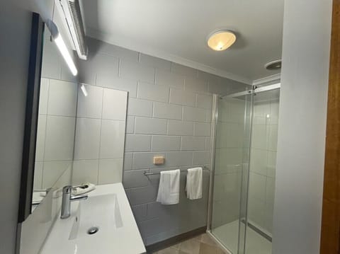 Family Apartment | Bathroom | Towels