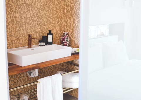 Panoramic Suite, Non Smoking, Sea View | Bathroom | Designer toiletries, hair dryer, slippers, towels