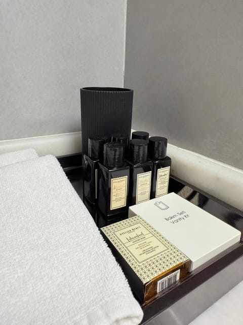 Comfort Triple Room | Bathroom | Shower, designer toiletries, hair dryer, slippers