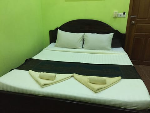 In-room safe, desk, free WiFi, bed sheets