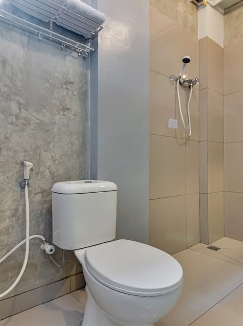 Deluxe Double Room | Bathroom | Shower, soap