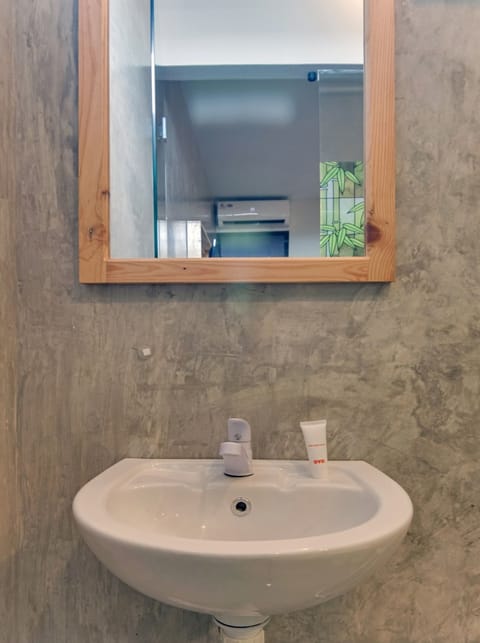 Deluxe Double Room | Bathroom | Shower, soap