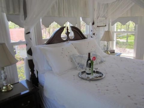 Romantic Double Room | Desk, free WiFi