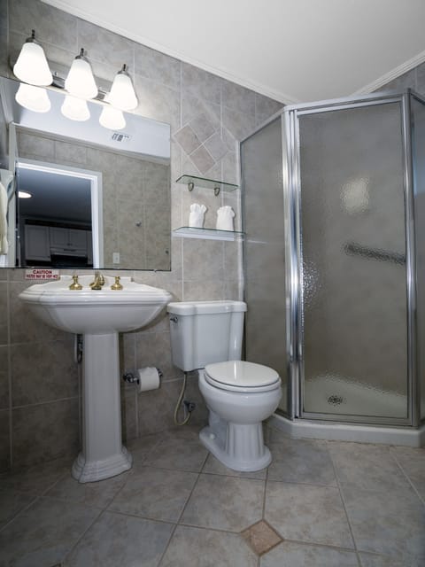 Studio, Kitchen ( 2 full beds- NO PETS) | Bathroom | Combined shower/tub, free toiletries, hair dryer, towels