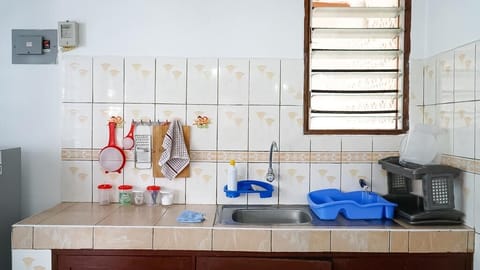 Family Villa | Private kitchen | Fridge, microwave, cookware/dishes/utensils