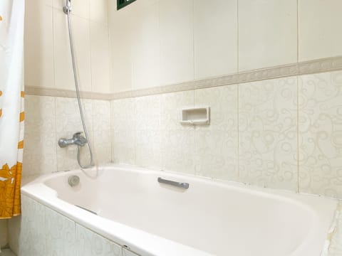 Apartment | Bathroom | Separate tub and shower, towels, soap, shampoo