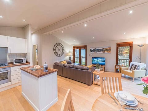 Open plan lounge/diner/kitchen