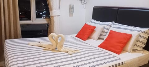 Comfort Condo, 1 Bedroom, Concierge Service, City View | Premium bedding, iron/ironing board, free WiFi