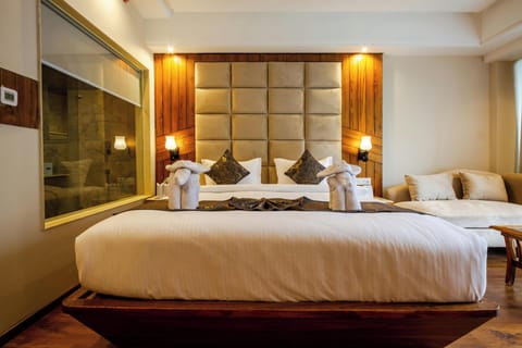 Deluxe Room | Egyptian cotton sheets, premium bedding, memory foam beds, desk