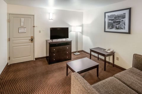 Suite, Multiple Beds, Non Smoking | Iron/ironing board, rollaway beds, free WiFi, bed sheets