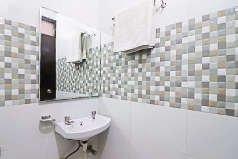 Deluxe Room | Bathroom