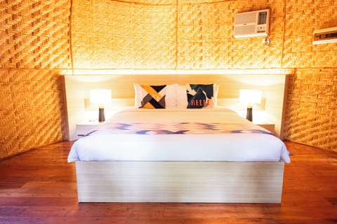 Cabana Huts, 1 King Bed | Individually decorated, individually furnished, desk, laptop workspace