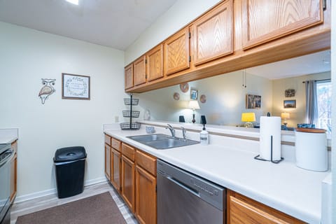Condo, Multiple Beds, Pool Access | Private kitchen | Fridge, microwave, oven, stovetop
