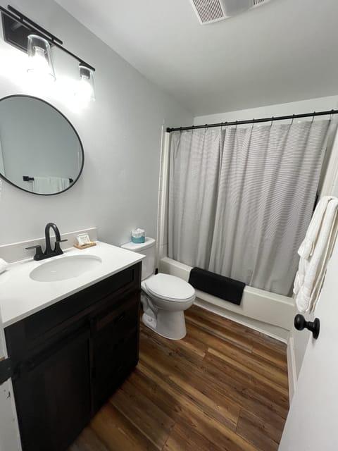 Cabin201920Bathroom