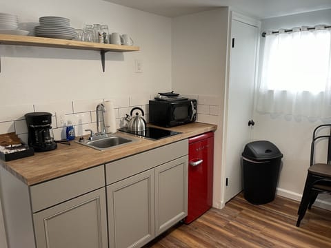 Cabin202120Kitchenette