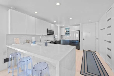 Chill to perfection: Our state-of-the-art refrigerator comes with a dedicated beverage center, autofill water pitcher, and a variety of ice options to keep your drinks delightfully cols