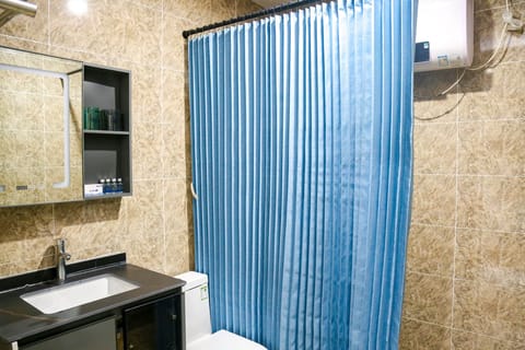 Deluxe Double Room | Bathroom