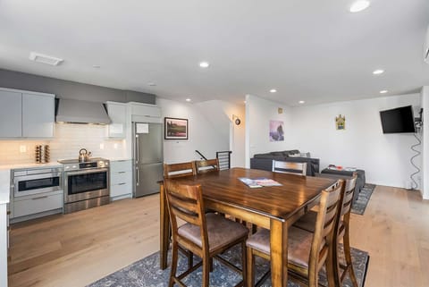 Building Lobby & Kitchen