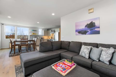 Building Lobby & Kitchen