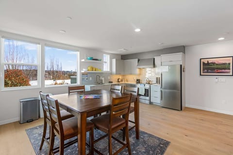 Building Lobby & Kitchen