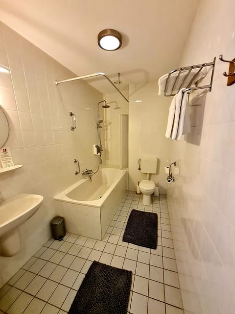 Junior Room | Bathroom