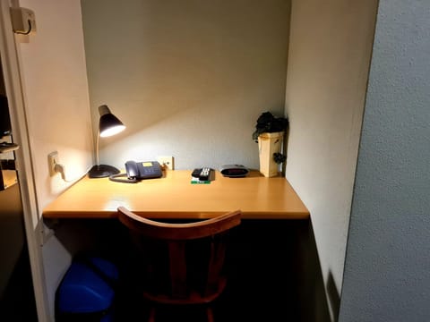 Basic Single Room | Desk, free WiFi