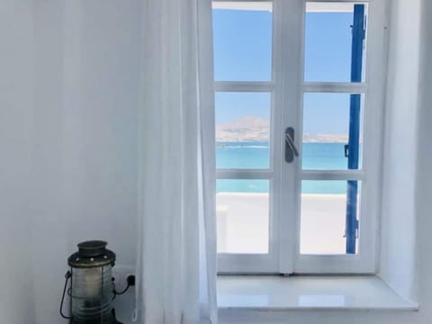 Casa Medusa: a seafront studio in Naoussa - the view