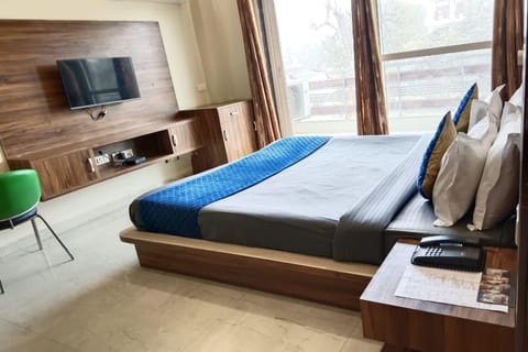 Classic Double Room | Desk, free WiFi, bed sheets