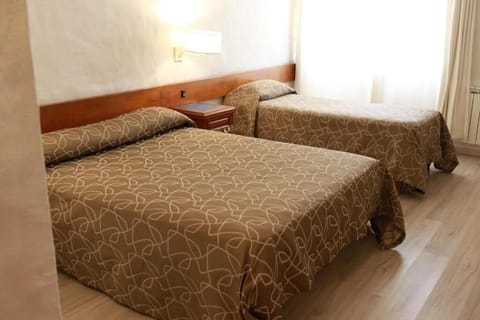 Standard Double Room | In-room safe, desk, free WiFi, bed sheets