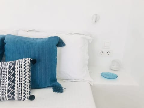 Casa Phorkys: 3 independent seafront studios - 1st floor decor