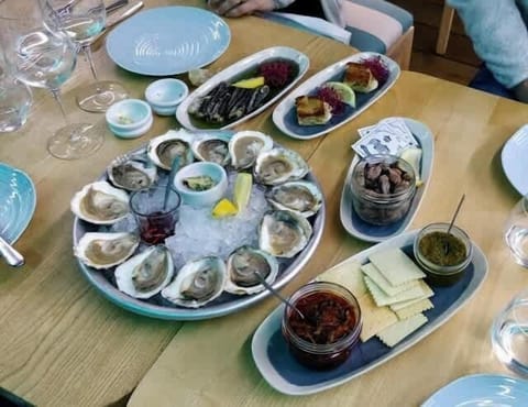 Plateaux de fruits de mer à 13 minutes à pied