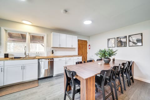 House (6 Bedrooms) | Interior