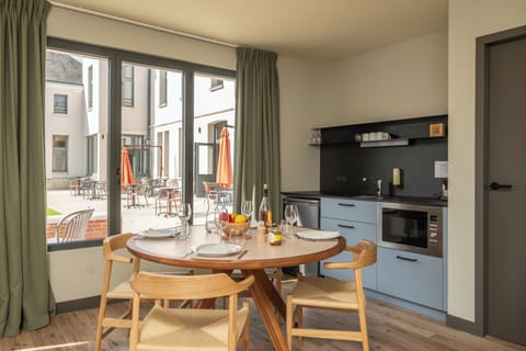 Basic Apartment | In-room safe, desk, blackout drapes, soundproofing