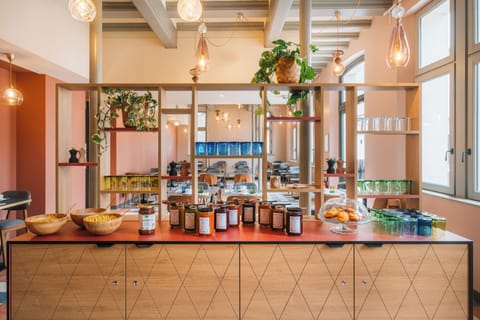 Buffet breakfast on weekdays (EUR 19 per person)